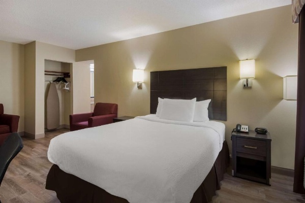 SureStay Plus Hotel by Best Western Jackson image 16